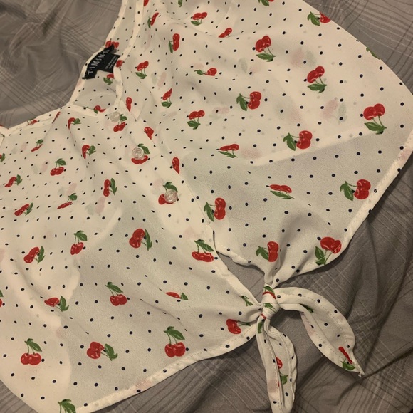 Cherry Cropped Top Tie in Front - Picture 4 of 5